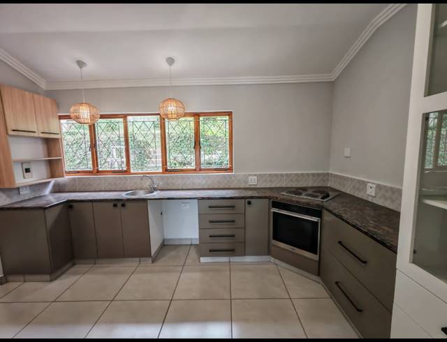 4 BEDROOM HOUSE FOR SALE IN BEREA WEST